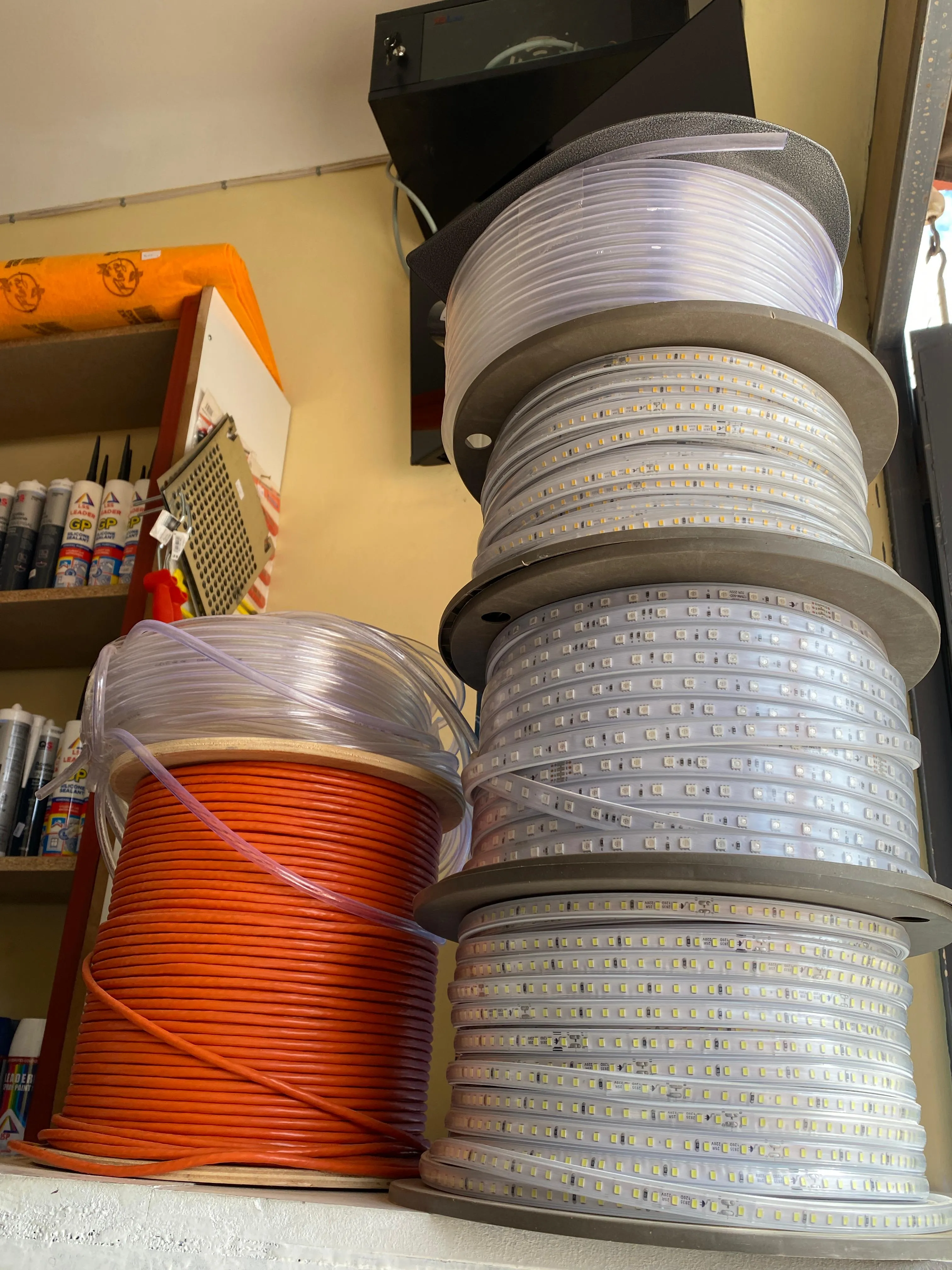 Droguerie Ino — magasin, rayons et produits — 1